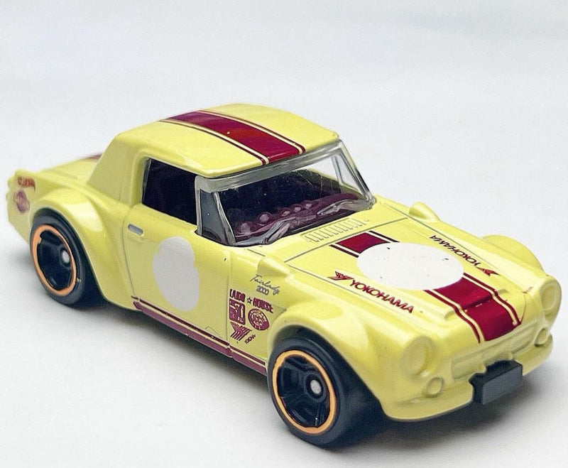Hot Wheels 2017 #022/365 Fairlady 2000, NEW/LOOSE, light yellow