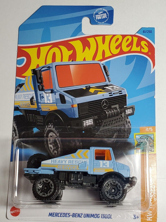 Hot Wheels 2023 #061/250 Mercedes-Benz Unimog 1300, light blue