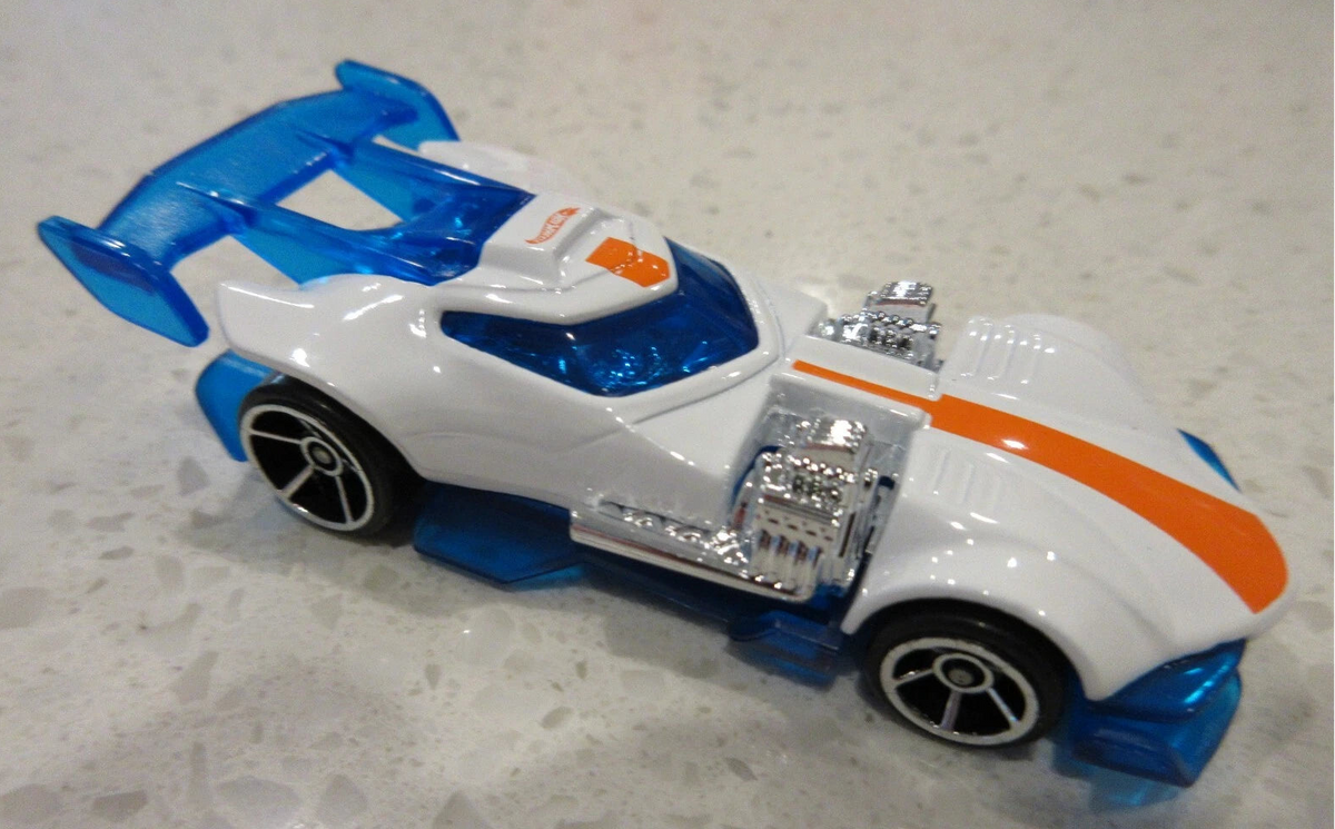 Hot Wheels 2026 #169/250, Super Twin Mill, NEW/LOOSE, white