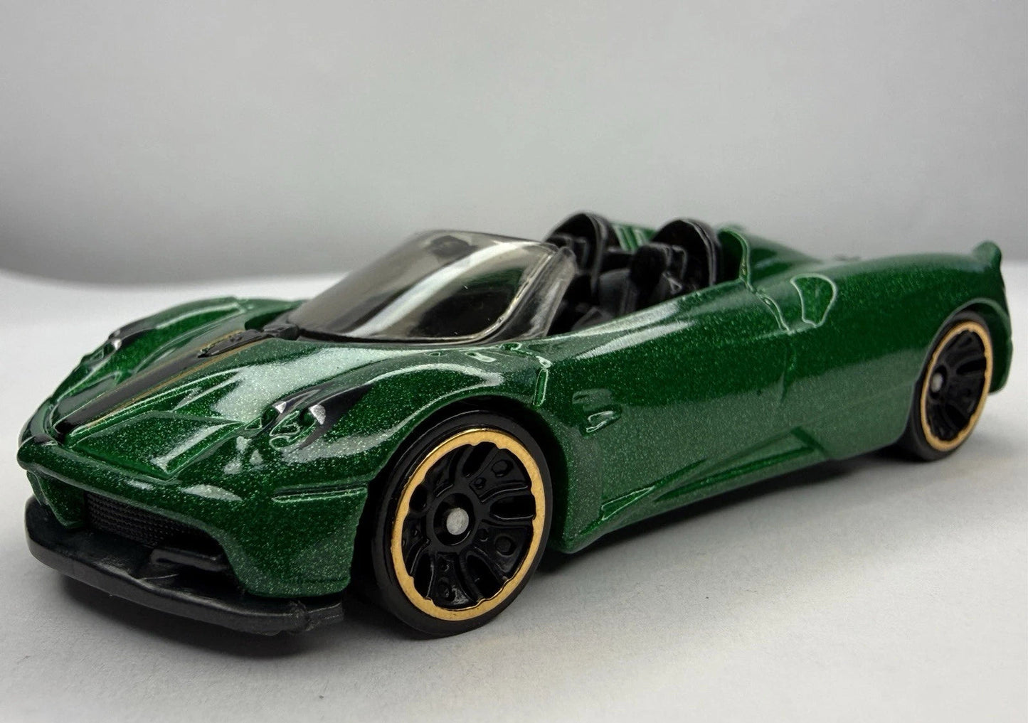 Hot Wheels 2026 #101/250, '17 Pagani Huayra Roadster, NEW/LOOSE, green