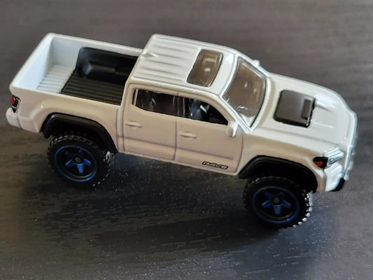 Hot Wheels 2023 #207/250 '20 Toyota Tacoma, NEW/LOOSE, super white