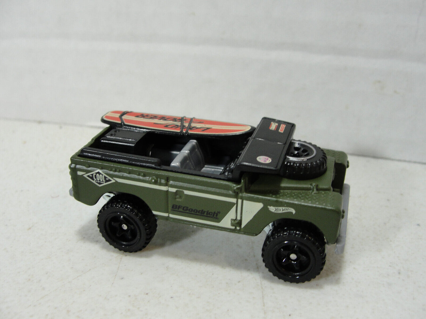 Hot Wheels 2023 #242/250 Land Rover Series II, NEW/LOOSE, artichoke green