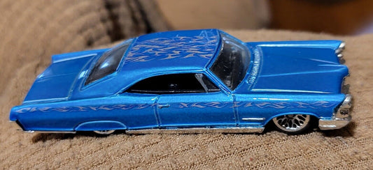 Hot Wheels 2003 First Editions 1/42 '65 Pontiac Bonneville, pearl blue