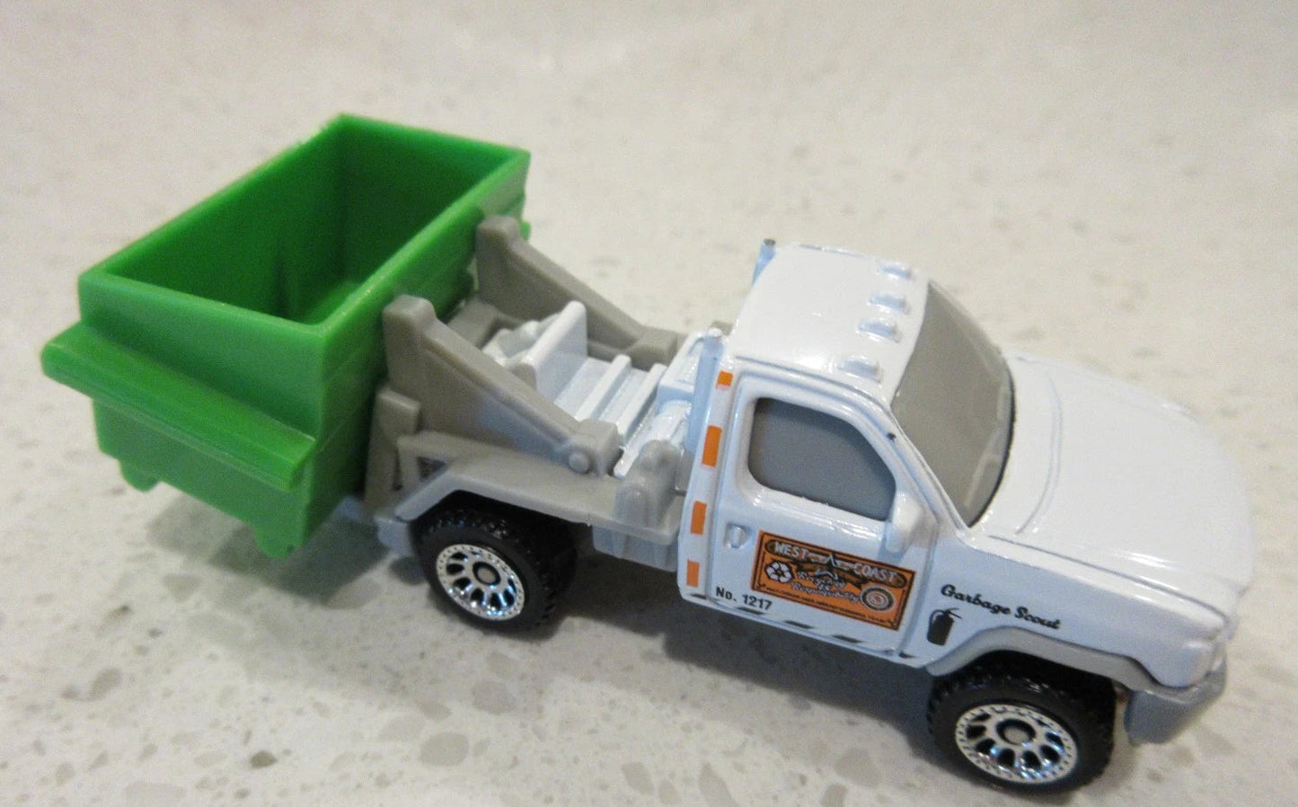 Matchbox 2025 #097/100 MBX Garbage Scout, NEW/LOOSE, white