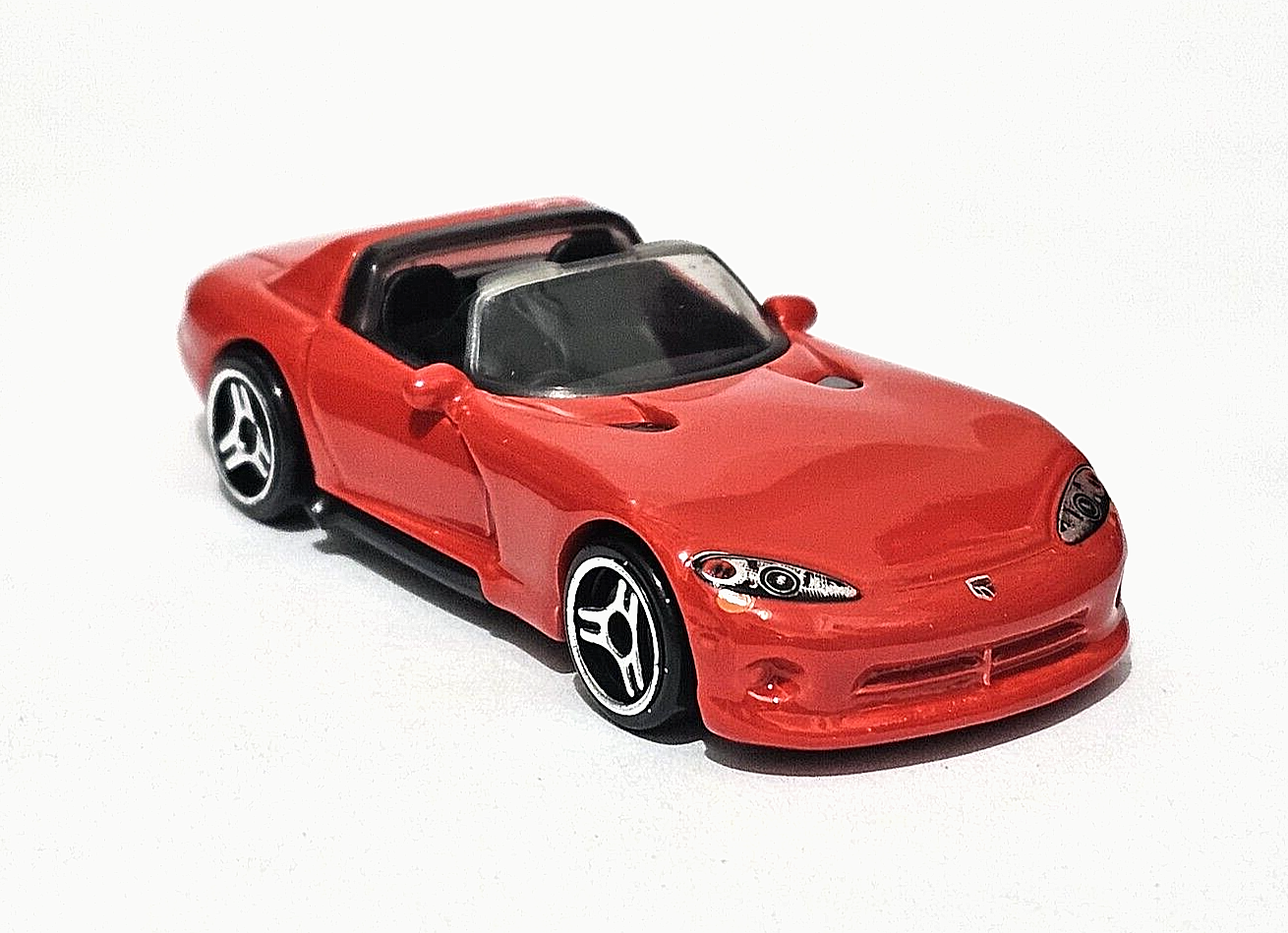 Hot Wheels 2023 #236/250 '92 Dodge Viper RT/10, NEW/LOOSE, viper red