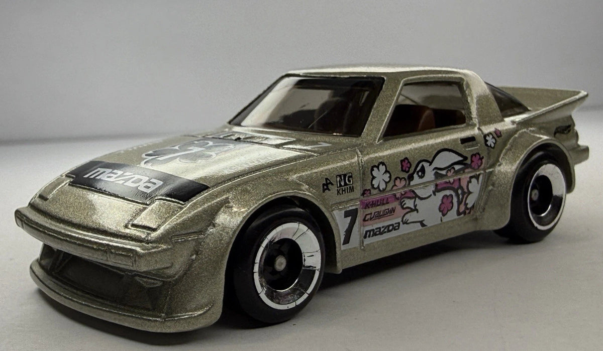 Hot Wheels 2026 #061/250, Mazda RX-7, NEW/LOOSE, metalflake champagne