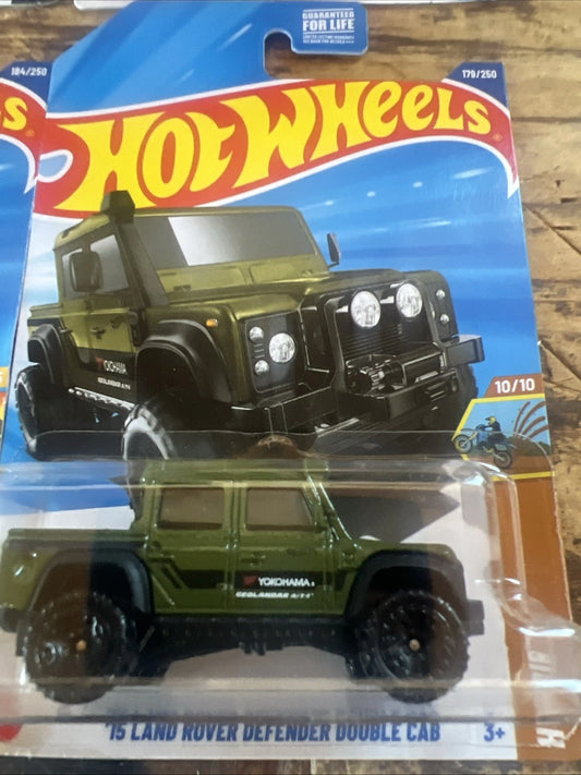 Hot Wheels 2025 #179/250 '15 Land Rover Defender Double Cab, RETAILER EXCLUSIVE, dark green