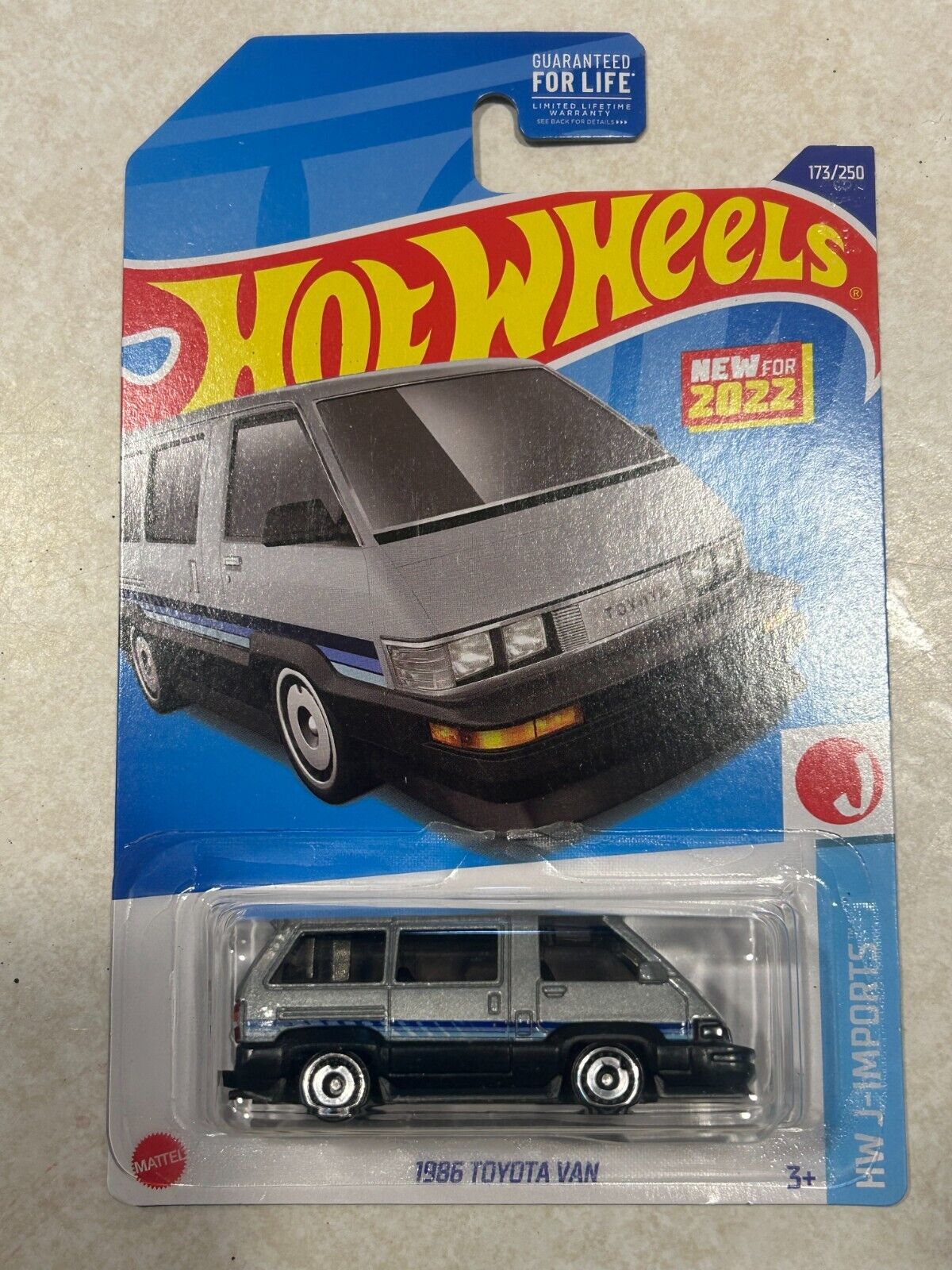 Hot Wheels 2022 #173/250 1986 Toyota Van, metalflake silver