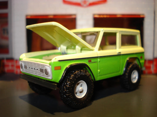 M2 Machines, 1976 Ford Bronco, NEW/LOOSE, canary yellow/spring green
