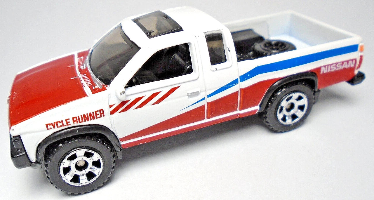 Matchbox 2023 #072/100 '95 Nissan Hardbody, NEW/LOOSE, white