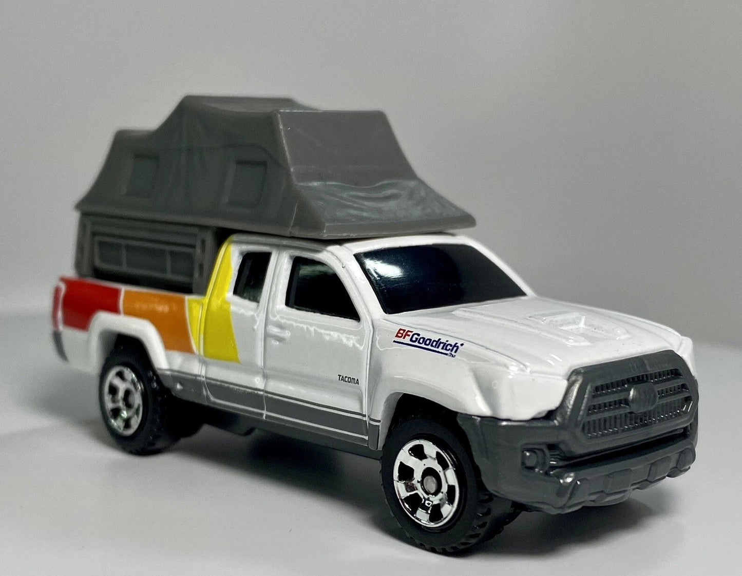 Matchbox 2022 #100/100 2016 Toyota Tacoma,NEW/LOOSE, white