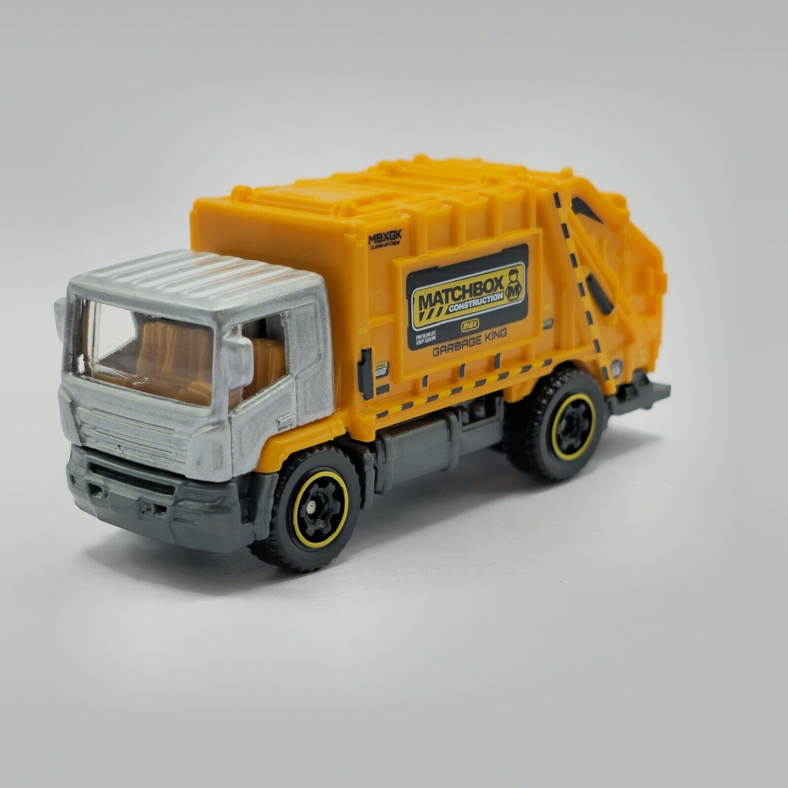 Matchbox 2023 #061/250 Garbage King, NEW/LOOSE, silver/yellow ...