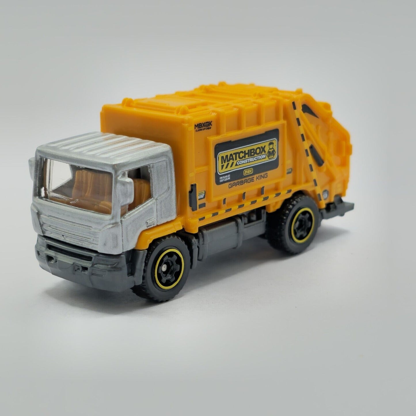 Matchbox 2023 #061/250 Garbage King, NEW/LOOSE, silver/yellow