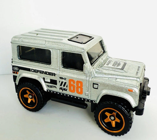 Hot Wheels 2025 #210/250 Land Rover Defender 90, RETAILER EXCLUSIVE, NEW/LOOSE, zamac