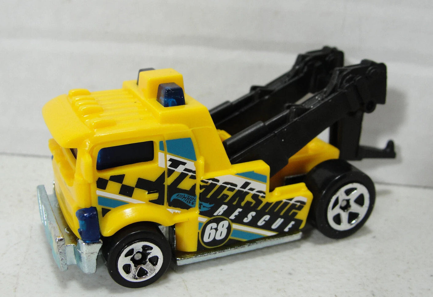 Hot Wheels 2023 #247/250 Heavy Hitcher, NEW/LOOSE, yellow