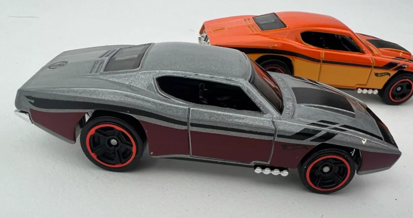 Hot Wheels 2024 #006/250 Custom Otto, KROGER EXCLUSIVE, NEW/LOOSE, silver/oxblood