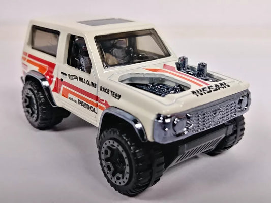 Hot Wheels 2023 #020/250 Nissan Patrol Custom, NEW/LOOSE, ivory