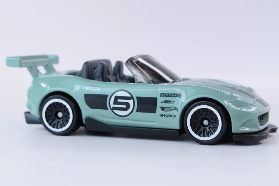 Hot Wheels 2024 #069/250 '15 Mazda MX-5 Miata, NEW/LOOSE, seafoam