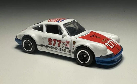 Hot Wheels 2023 #126/250 '71 Porsche 911, NEW/LOOSE, white/red hood (Urban Outlaw livery)