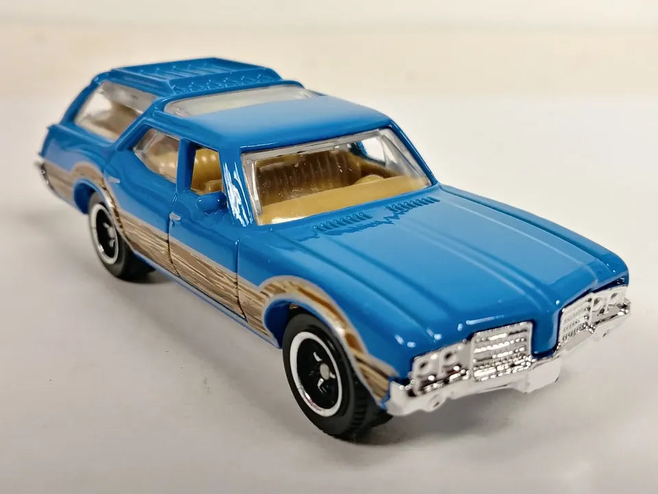 Matchbox 2021 Multipack Exclusive Oldmobile Vista Cruiser, blue