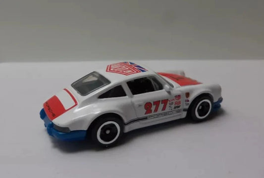 Hot Wheels 2023 #126/250 '71 Porsche 911, NEW/LOOSE, white (Urban Outlaw livery)