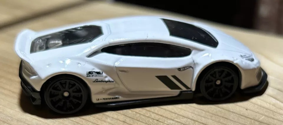 Hot Wheels 2022 #172/250 LB-Works Lamborghini Huracan Coupe, PREOWNED/LOOSE, white