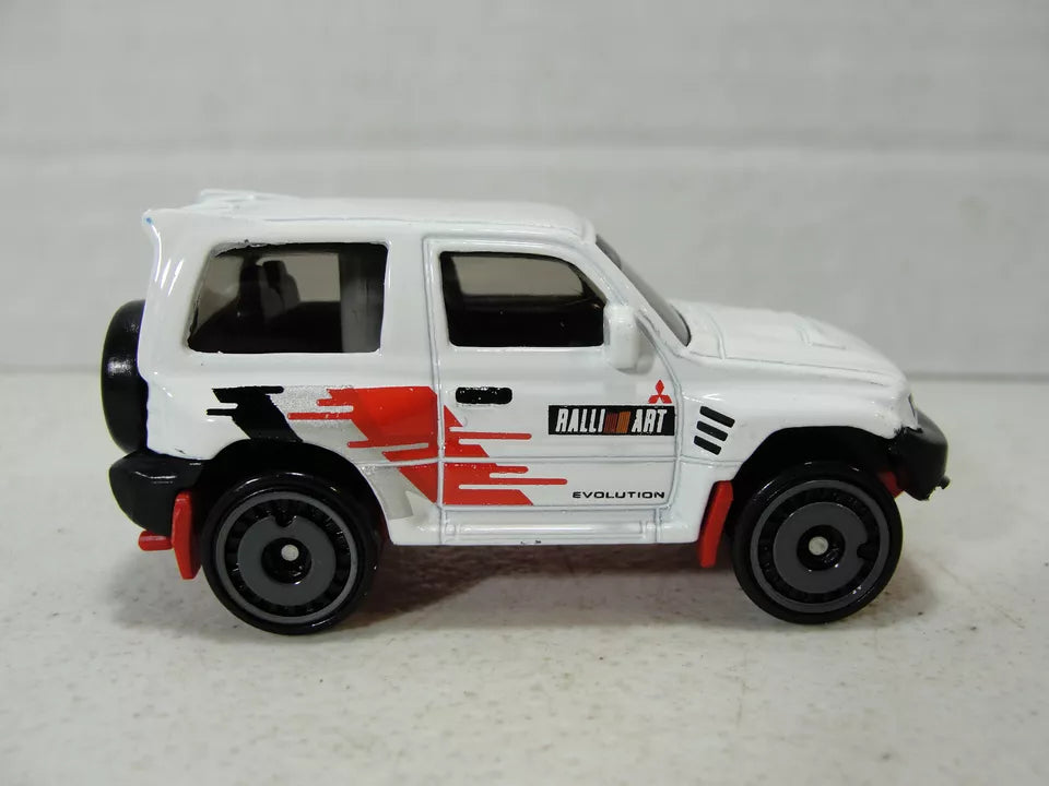 Hot Wheels 2023 #175/250 Pajero Evolution, NEW/LOOSE, white