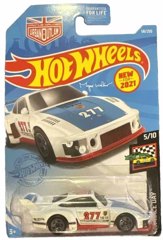 Hot Wheels 2020 #058/250 Porsche 935, urban outlaw livery, blue hood version
